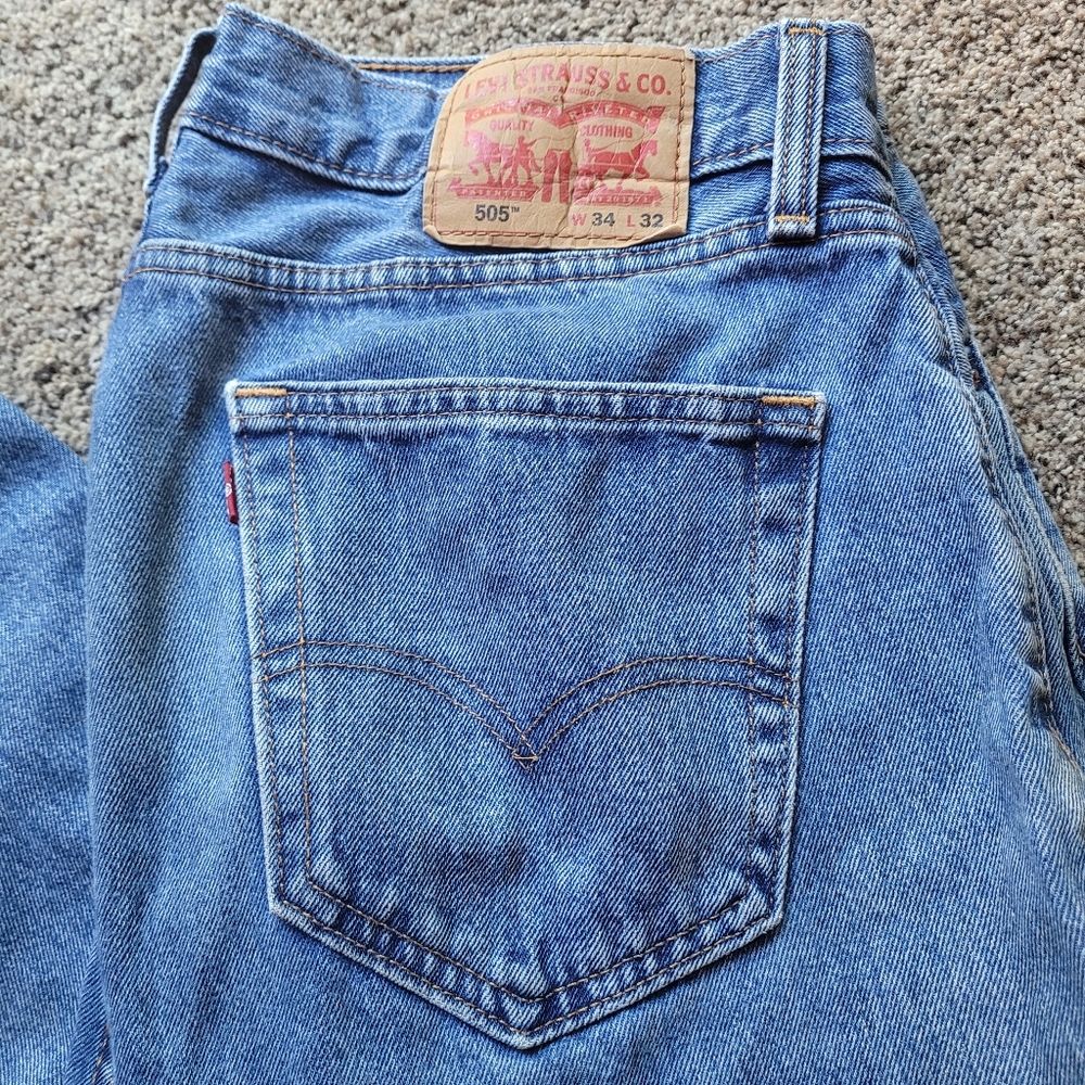 Levi's Mens Jeans 505 34x32 Relaxed Medium Wash Denim - Picture 2 of 9